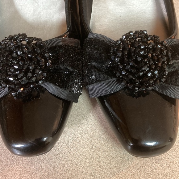 Torts Caliente size 11M black patent leather pumps 2 1/2” heels - preowned - Picture 2 of 11